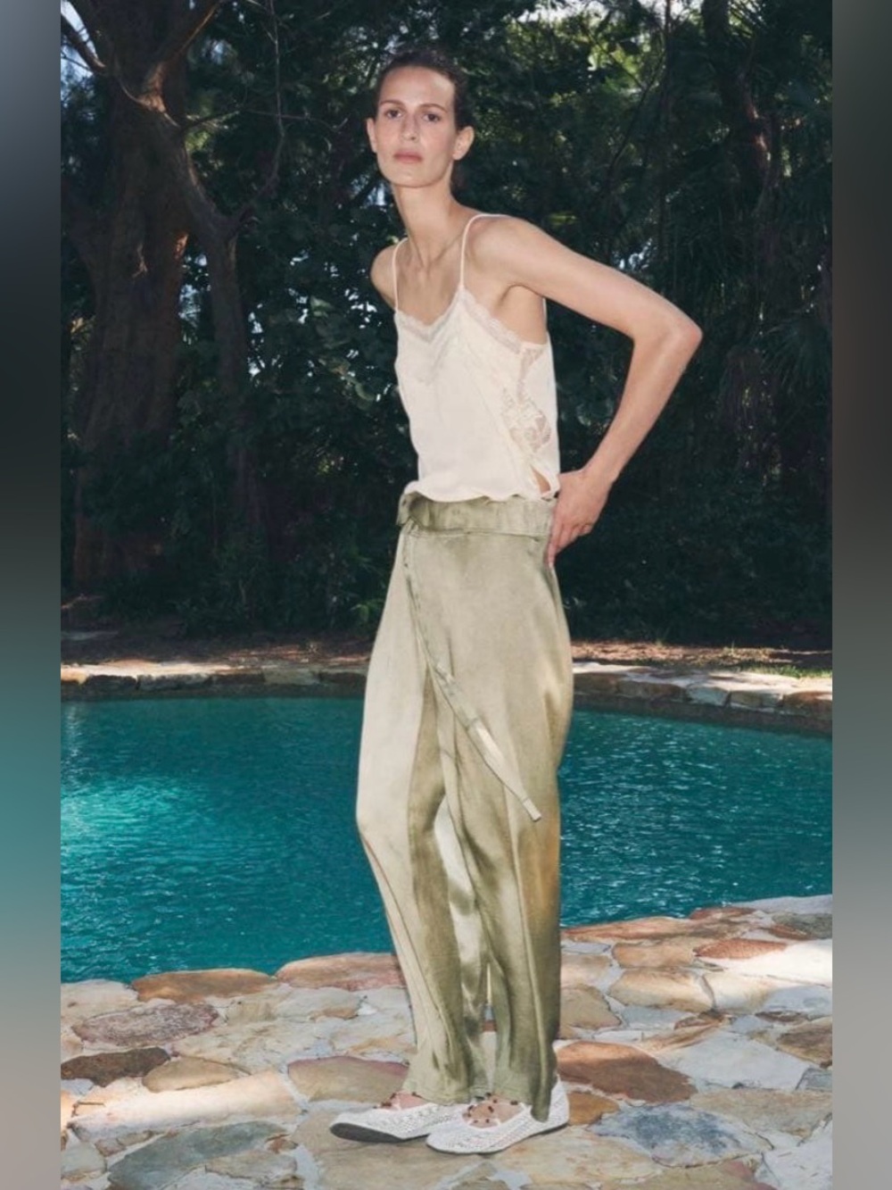 Zara Wide-Leg Drawstring Pants in Olive M - Picture 2 of 9
